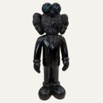 Figura Estilo KAWS | Dior Elegante | Negra | Alto Brillo